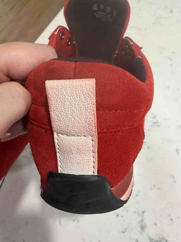 Customer photo for "Very comfortable but Dye runs"
