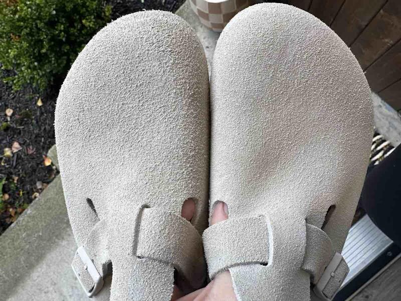 one shoe came much more pilled and worn looking?