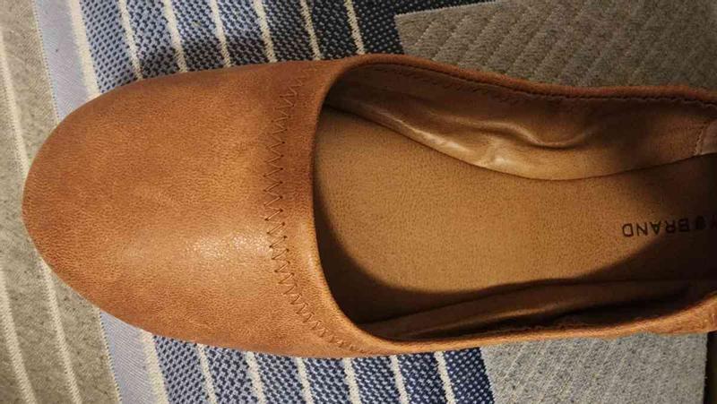 Color is off and narrow foot bed