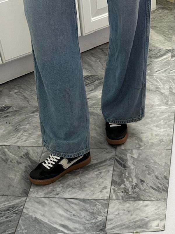 Absolutely love these sneaks!