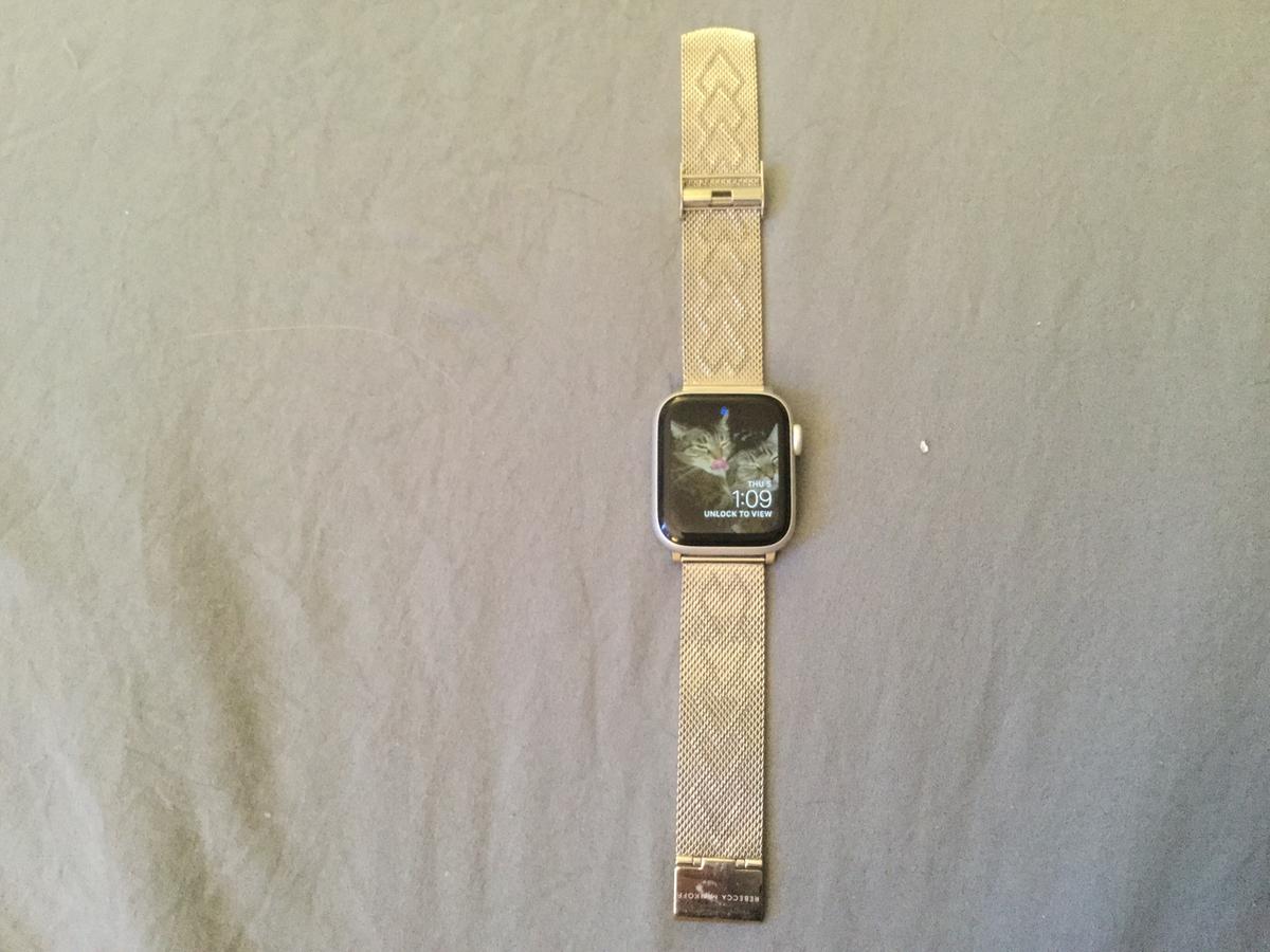 Customer photo for "Best Series 5 Apple Watch Band I have found Yet!"