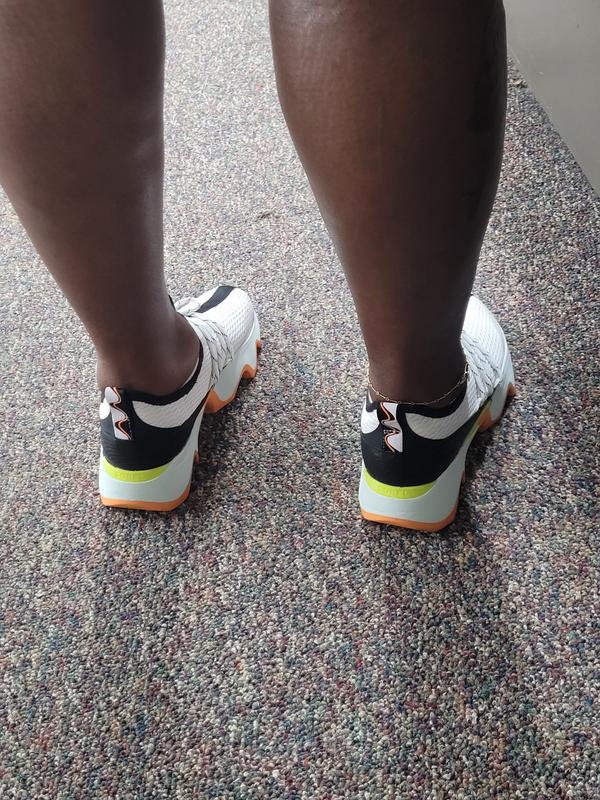 Review Thumbnail Image 0 228400572