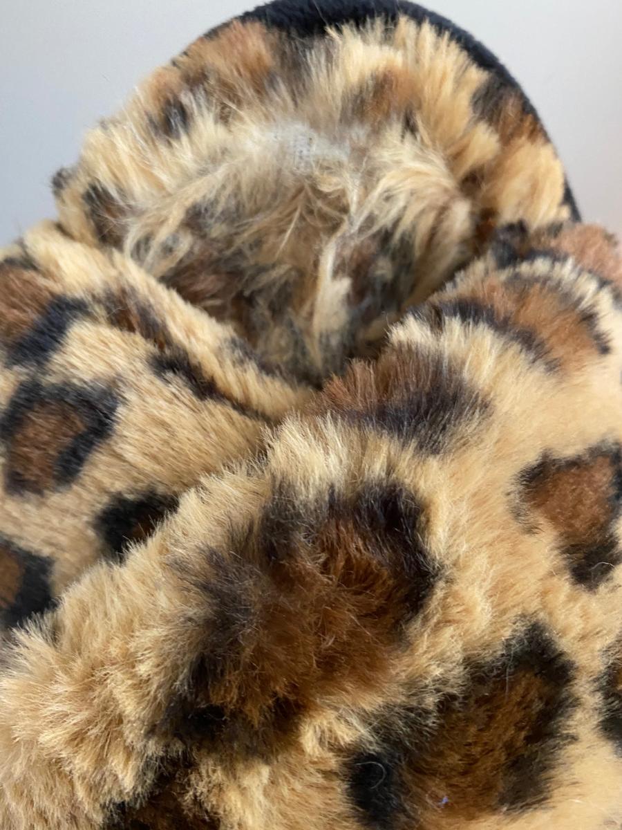 Don't Buy: Bad quality, great style and color