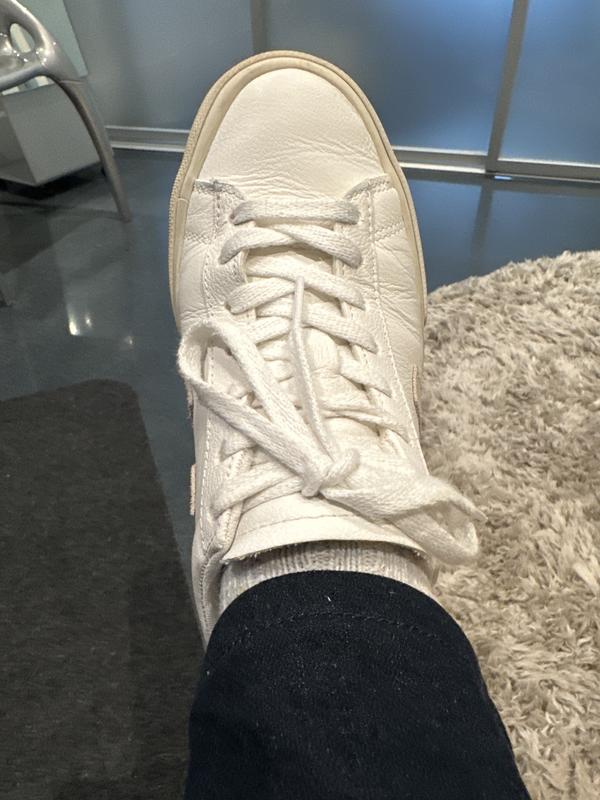 Customer photo for "Wide sneaker"