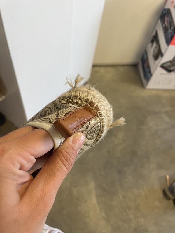 Review Thumbnail Image 0 218932813