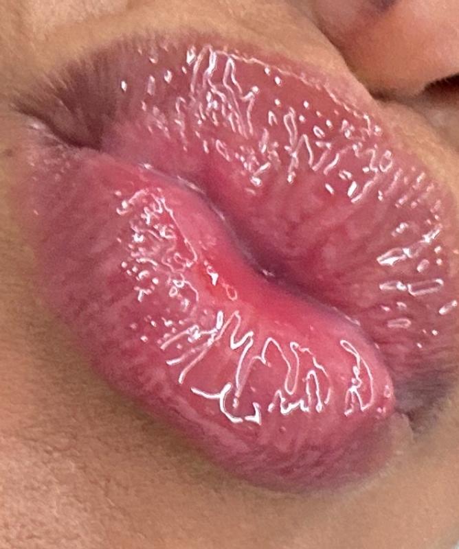 Customer photo for "Always my go to lip oil/gloss"