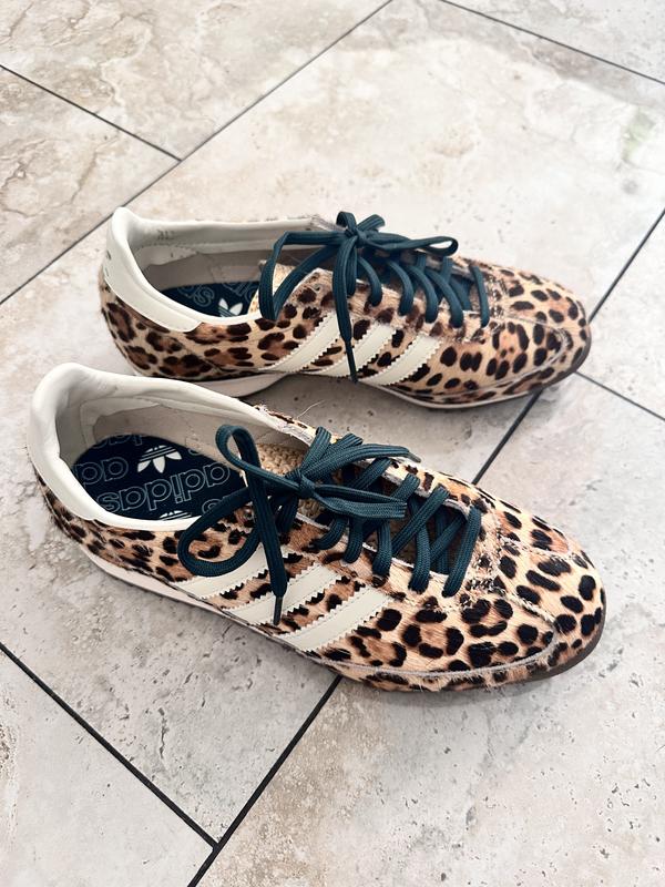 Leopard print looks so stylish