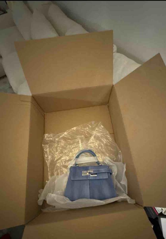 Customer photo for "Like others, wrong bag received!"