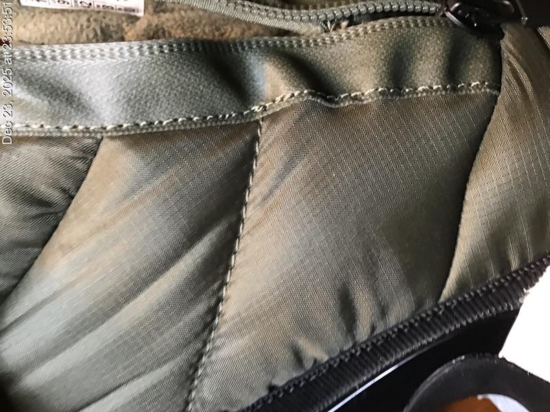 Right boot zipper DEFECT Final Sale