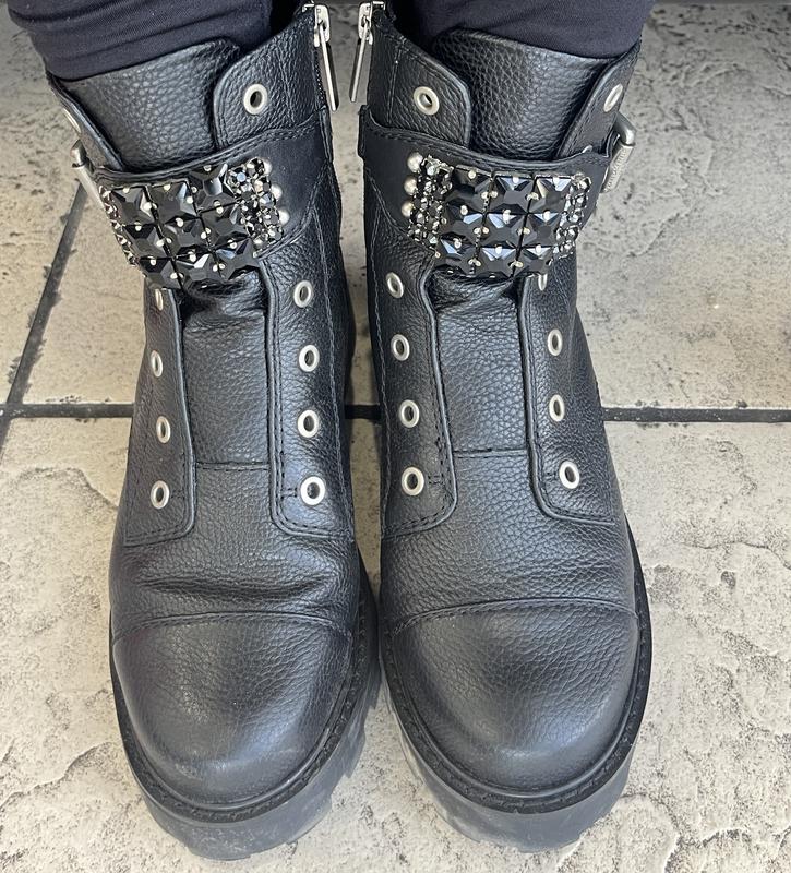 Customer photo for "Not the same item pictured"