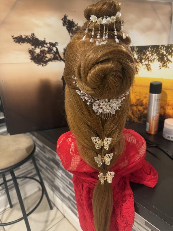 Customer photo for "Curl smith hair spray works really great 😊"