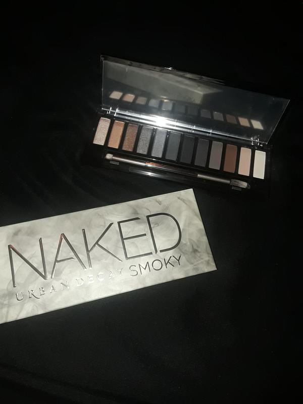 Customer photo for "Excelent eyeshadow pallete"