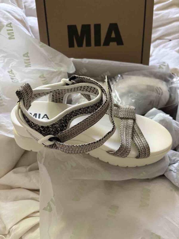 Review Thumbnail Image 0 243138802