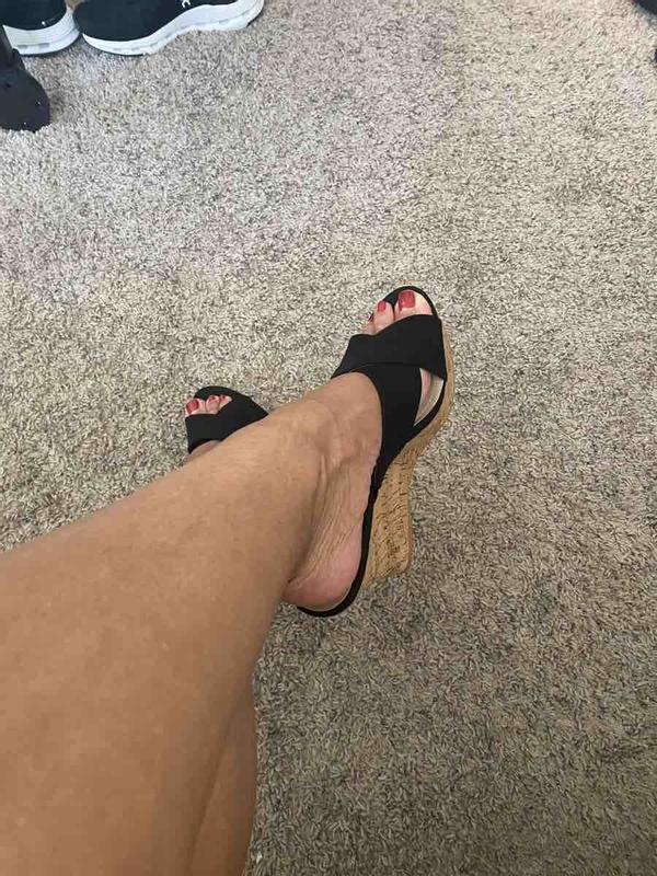 Cute Wedge Sandal.. But