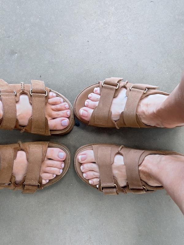 Uggs Goldenstar sandals are PERFECT and so cute!