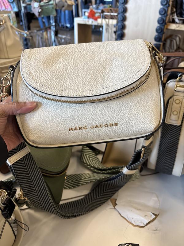 MARC JACOBS The Groove ミニメッセンジャー Amazon.com: Marc Jacobs The Groove Mini Messenger, Black