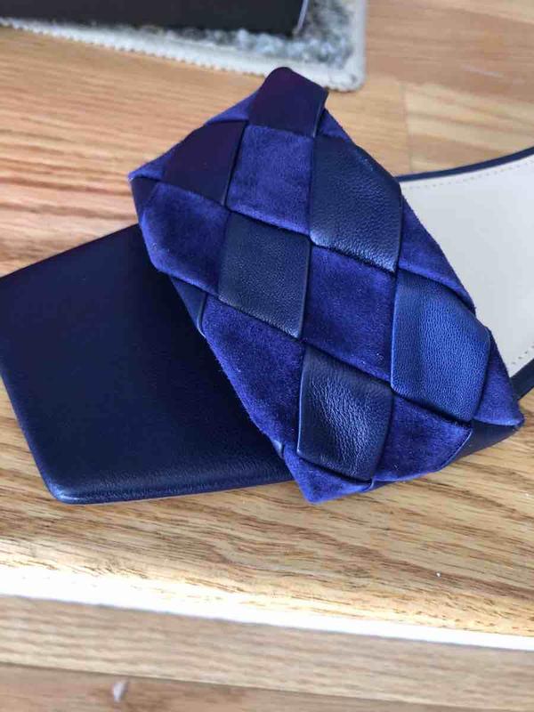 navy leather is NOT navy/leather