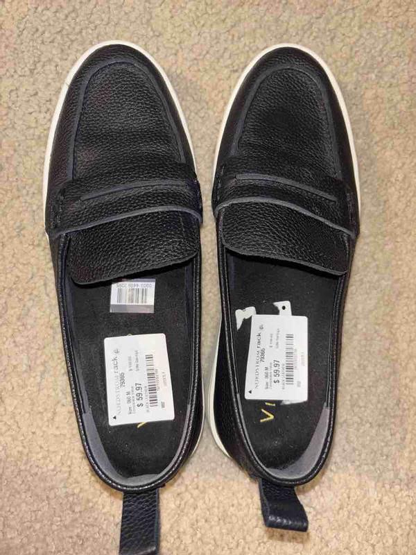 Customer photo for "Received used dirty shoes"