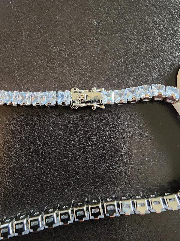 Review Thumbnail Image 0 236685554