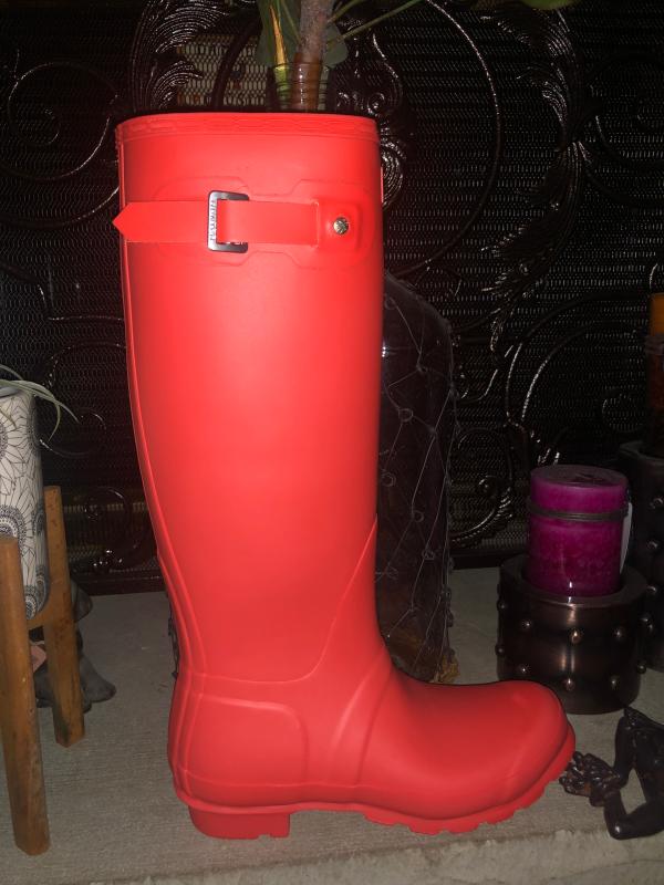 FIRE ENGINE RED HUNTER BOITS DO NOT DISAPPOINT