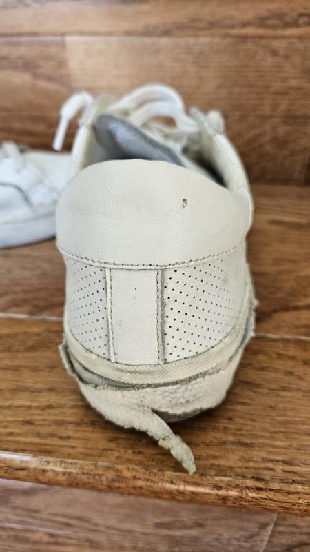 Customer photo for "Comfortable but falling apart after 1 week"