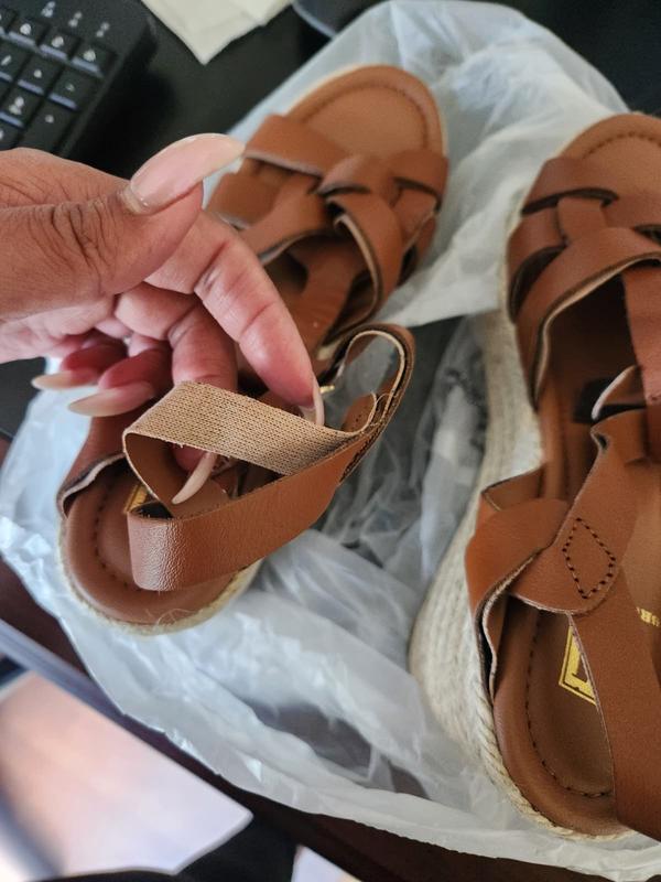 Customer photo for "Item arrived Damaged!"