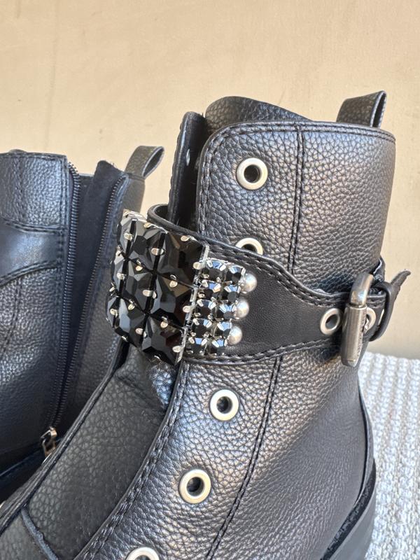 Customer photo for "Stylish and Beyond Comfortable!"