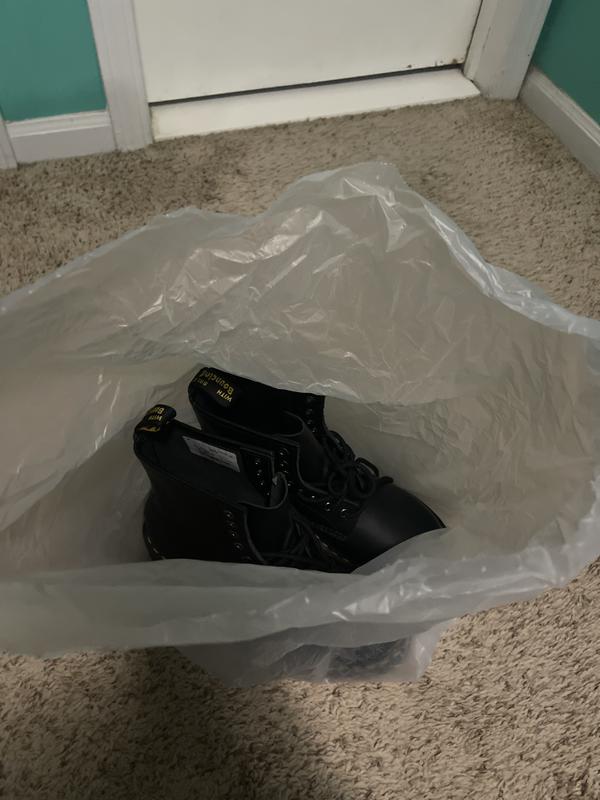 Boots arrived without shoebox