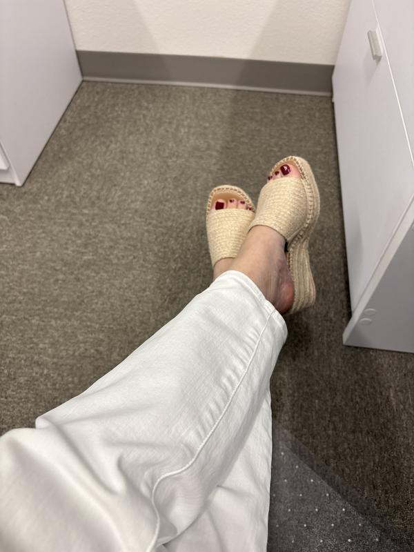 Review Thumbnail Image 0 240656038