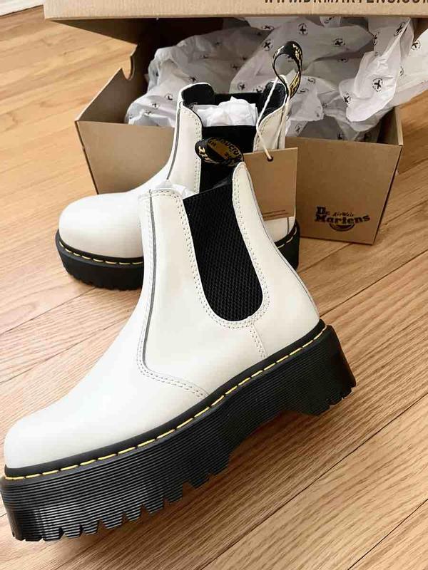 セール Dr. Martens 2976 Quad Platform Chelsea Boots ホワイト Dr. Martens 2976 Quad Platform Chelsea Boot White Leather