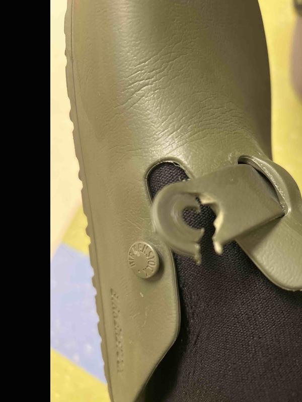 the show did not last a month! broke.