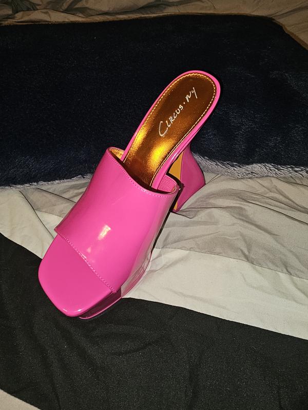 Beautiful but runs small