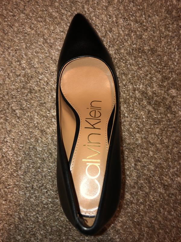 calvin klein kamara nappa smooth leather pump