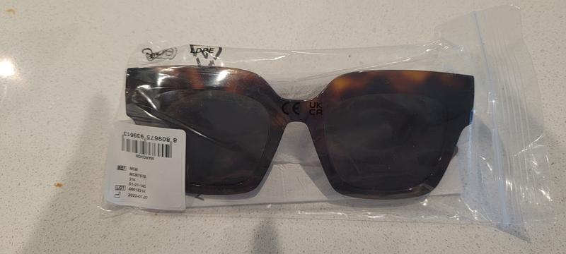 doesn't come with case