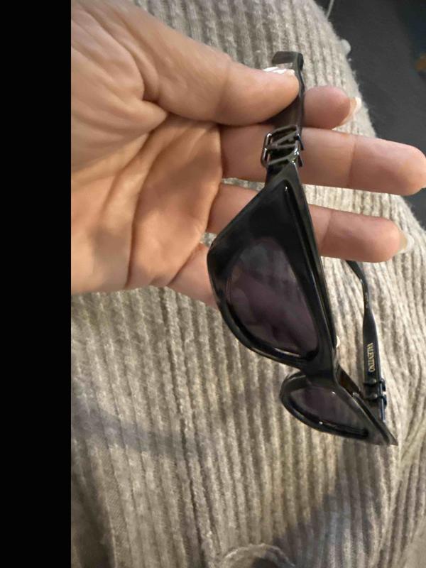 No Case or dustcloth wuold have given 5 star but