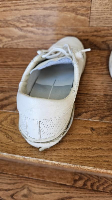 Customer photo for "Comfortable but falling apart after 1 week"
