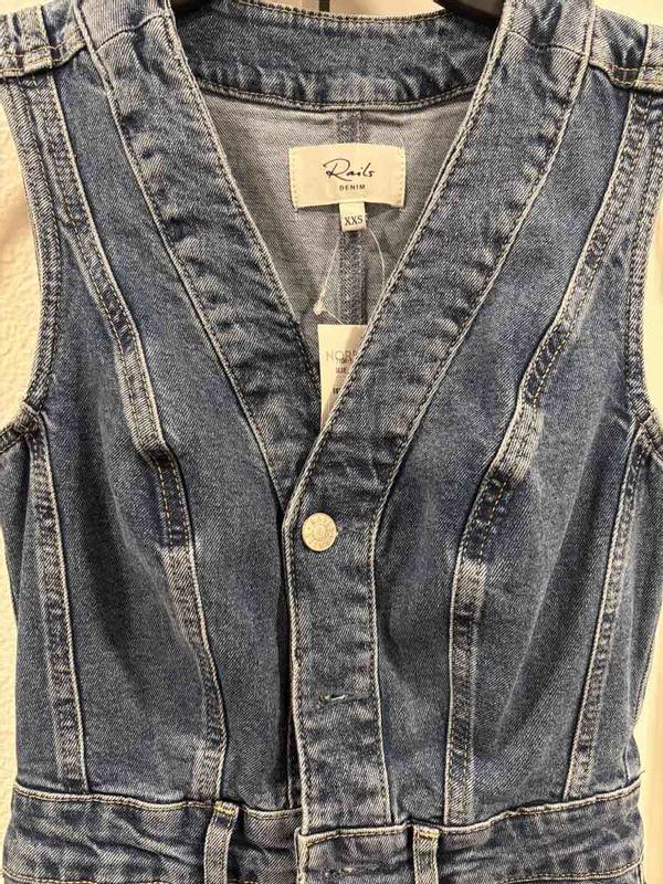 makes me look like i am nursing