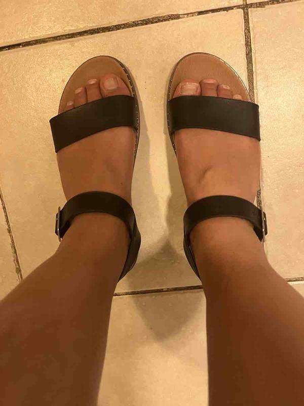 day one of wear stains the feet