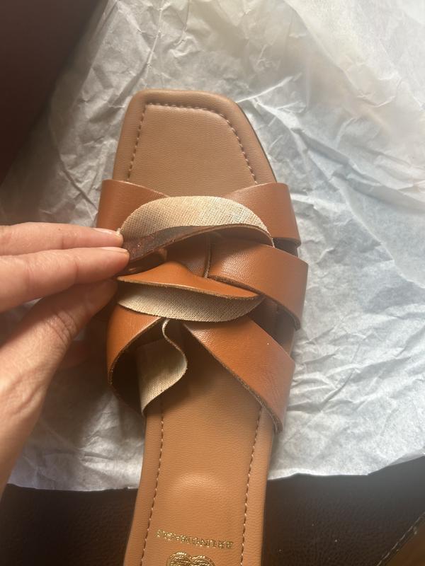 Not leather!!!  poor quality