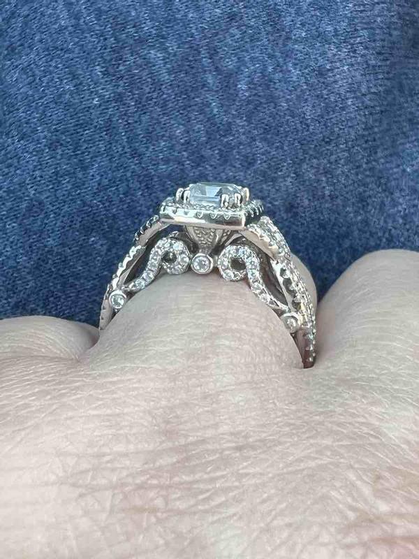 Review Thumbnail Image 1 216790640