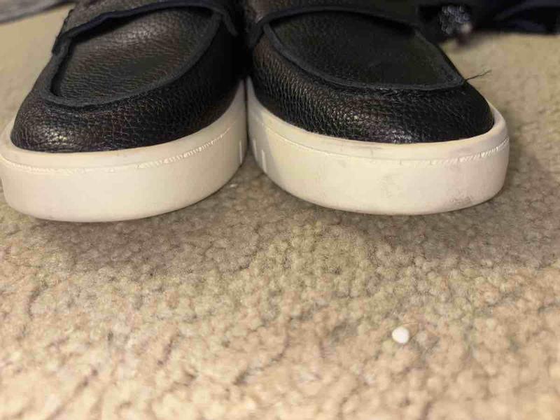 Customer photo for "Received used dirty shoes"