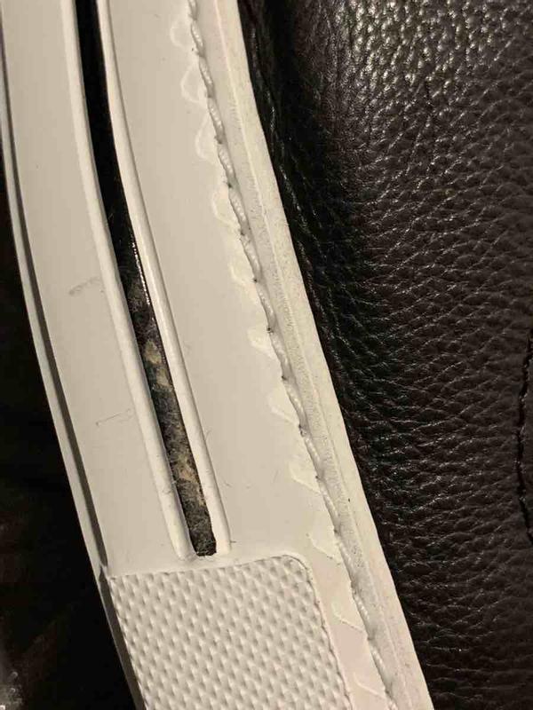 Extremely comfortable but Peeling