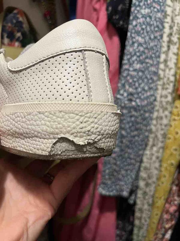 Customer photo for "terrible quality"