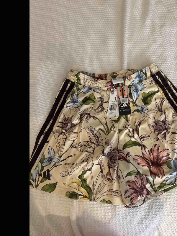 Customer photo for "does not have the patches!"