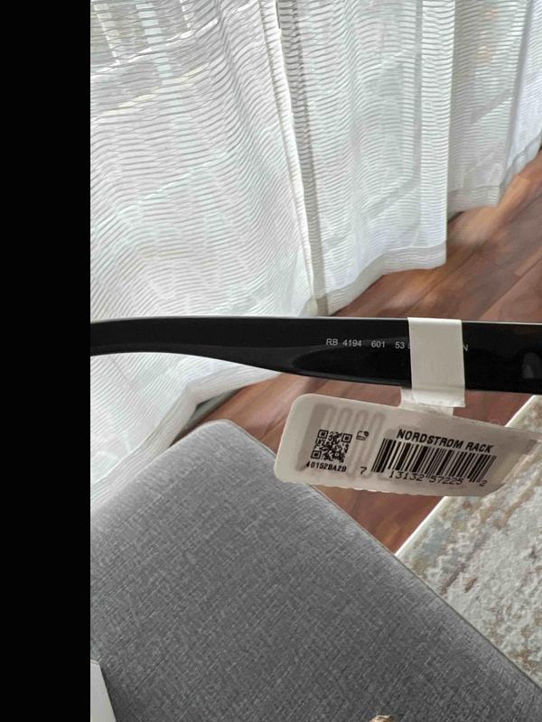 Customer photo for "Not same item as showed online"