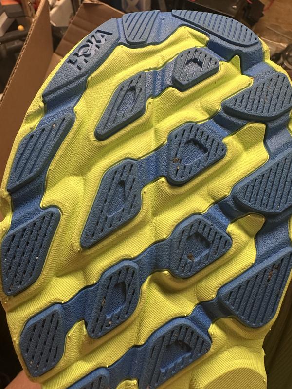 Customer photo for "Recieved a USED pair of shoes"