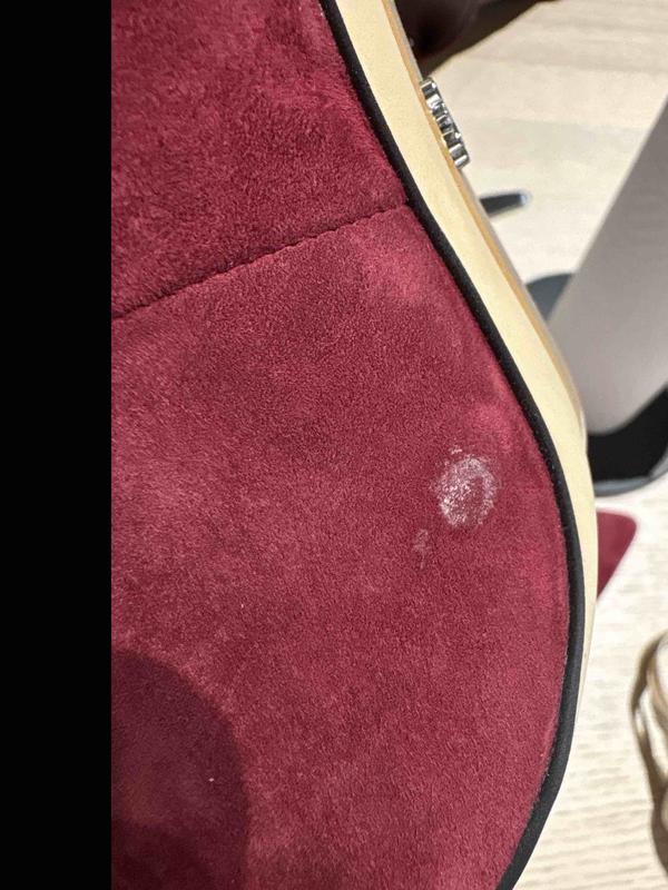 Customer photo for "The shoes are nice but they came with damaged"