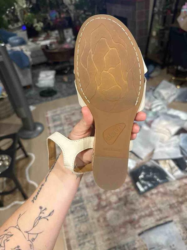 Customer photo for "received used shoes"