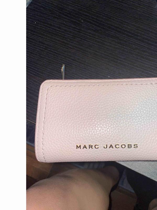 Marc Jacobs Topstitched Compact Zip Wallet in Green