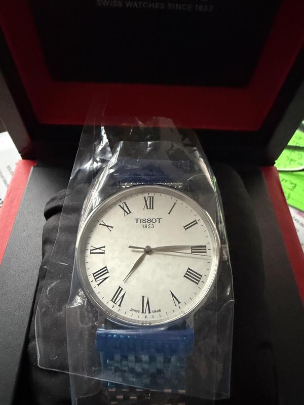 It's a FRAUD, don't buy.